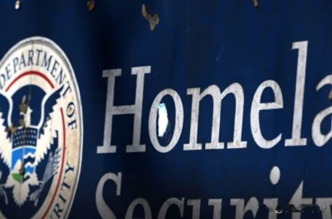 美国联邦探员1月在明尼苏达州击毙两名美国公民后，白宫与民主党领导层仍在就移民执法