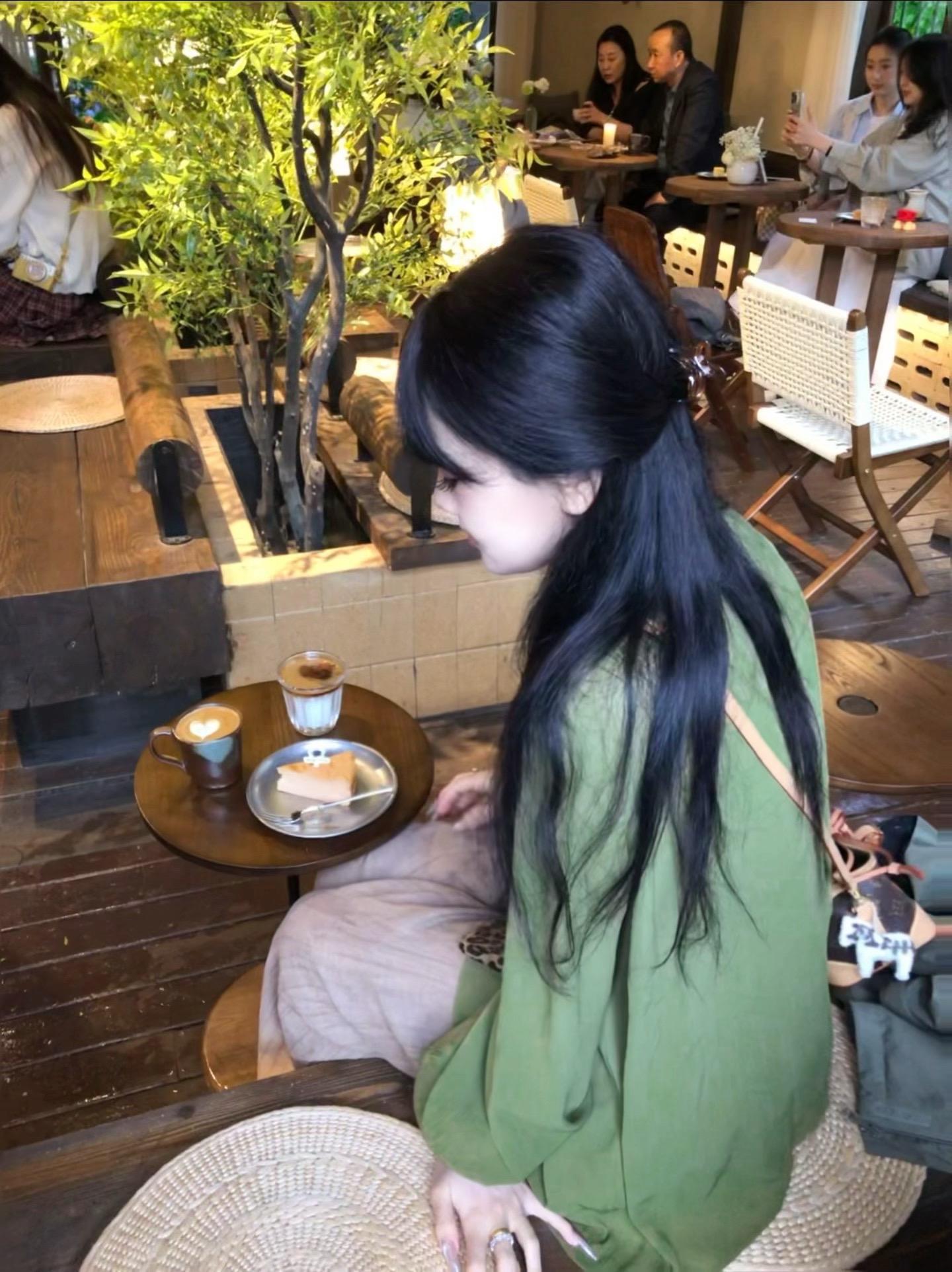 迷人的笑脸吸引视线