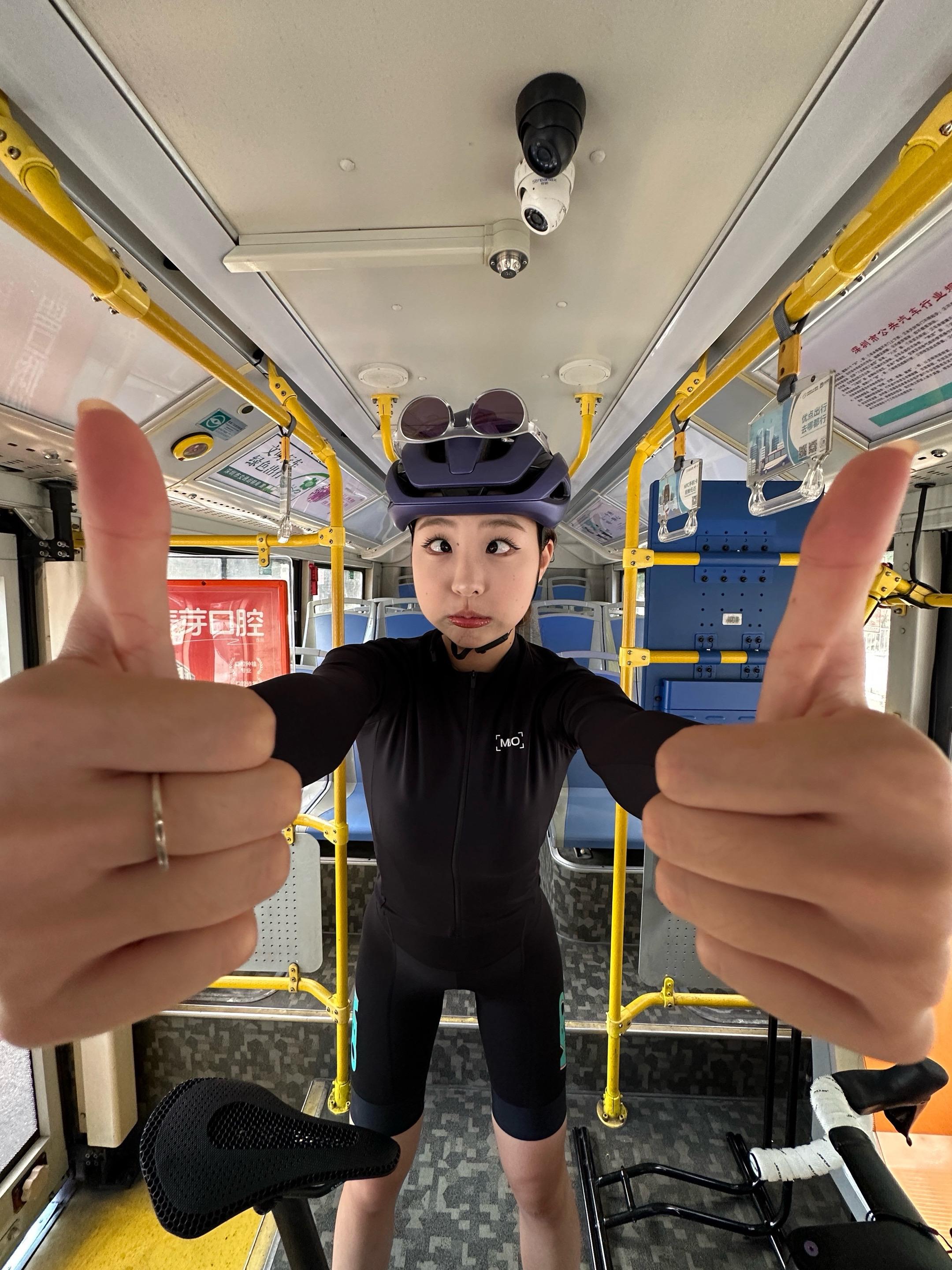 椰！也是坐上公交友好巴士噜☆〜（ゝ。∂）