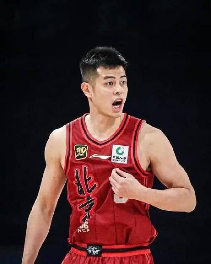 北京首钢功勋球员方硕合同到期了，这一次首钢并没有与方硕续约，老将方硕自从2008