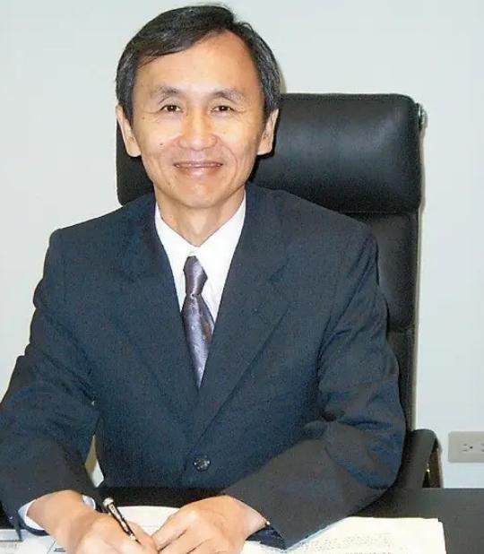 2015年中国大陆举行阅兵，台湾民进党大佬参加，几年后被开除党籍
2011年春，