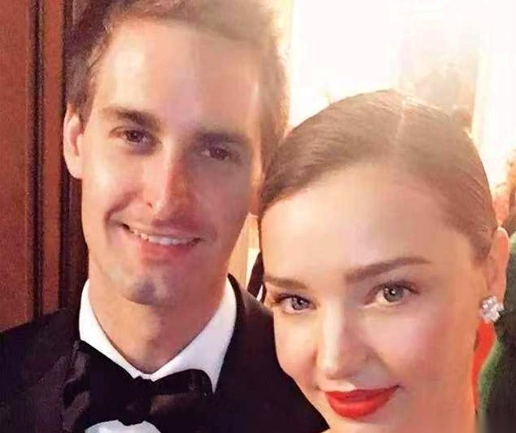 社交软件Snap的老板，和他超模妻子米兰达・可儿，最近干了件大事。
他们找到一家