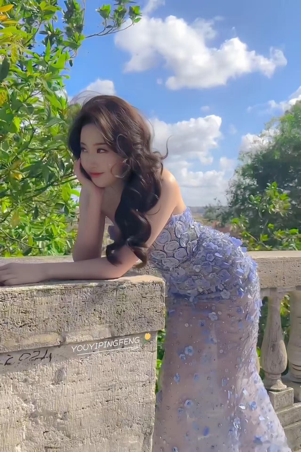刘亦菲的高级感如此稀缺刘亦菲清冷系天花板 她的美从不是浓烈张扬的类型，而是清冷留