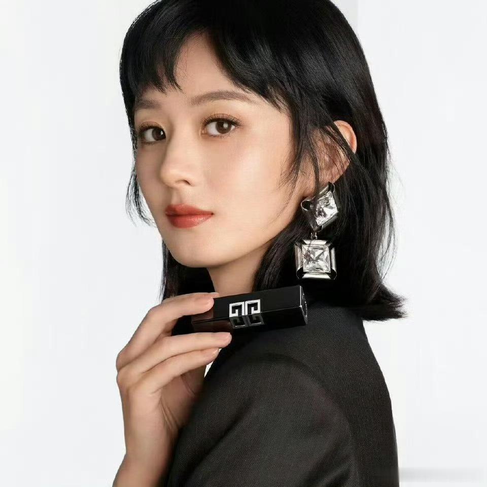 赵丽颖赵丽颖纪梵希全球彩妆代言人赵丽颖 ♡*·你说时间暂停 于是真爱降临‧₊˚♡