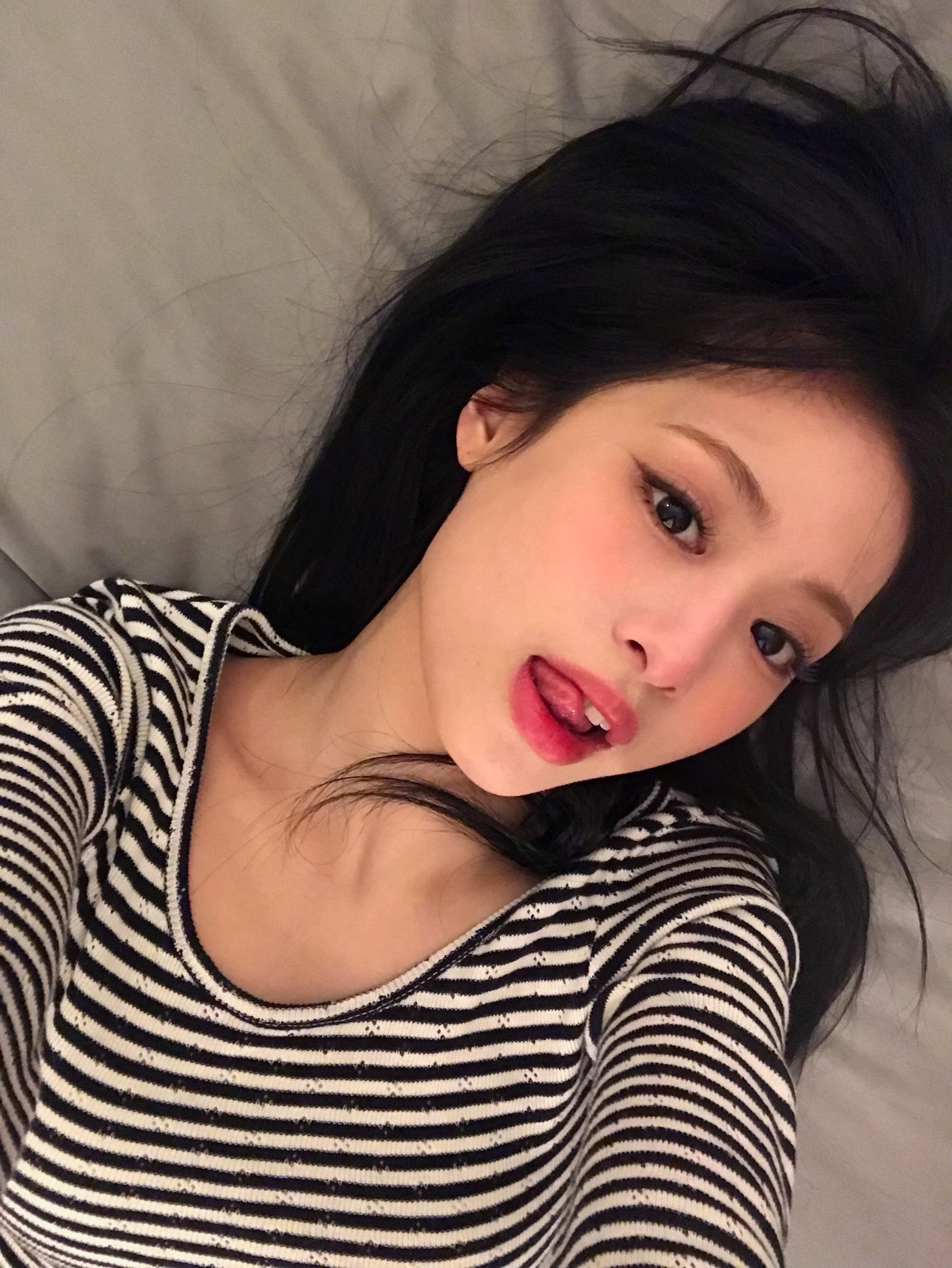 Ahyeon郑雅贤wvs刚更新的，这也太美了叭[哇] ​​​
