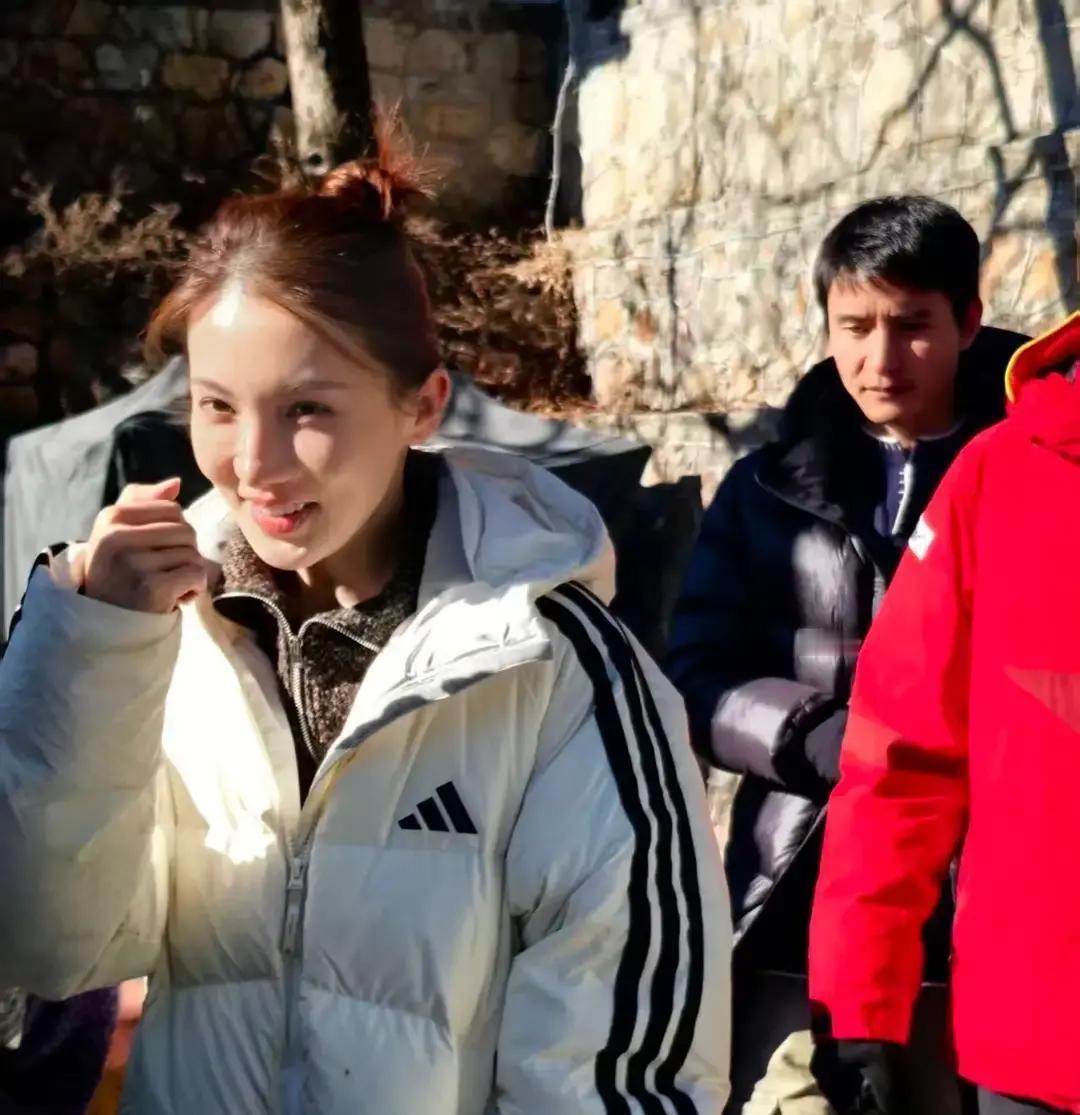 别信明星去大孤山是看风景。那是黄海边的“龙门”，鲤鱼跃过去，戏约就来了。
 
推