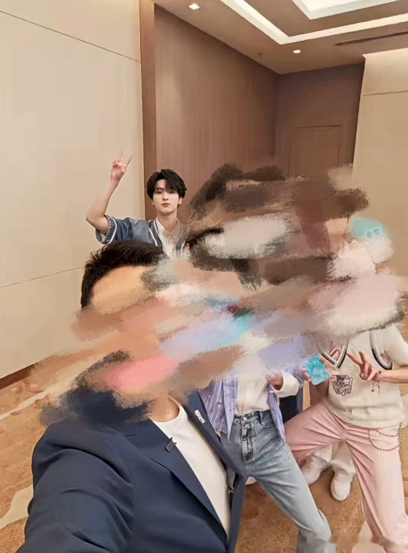 又是为我翔翔帅气心动的一天严浩翔HUAWEI nova代言人