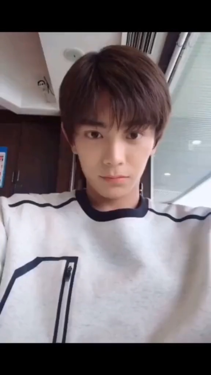 18岁丁禹兮旧照 一些早期丁禹兮！好萌好帅！[爱你] ​​​