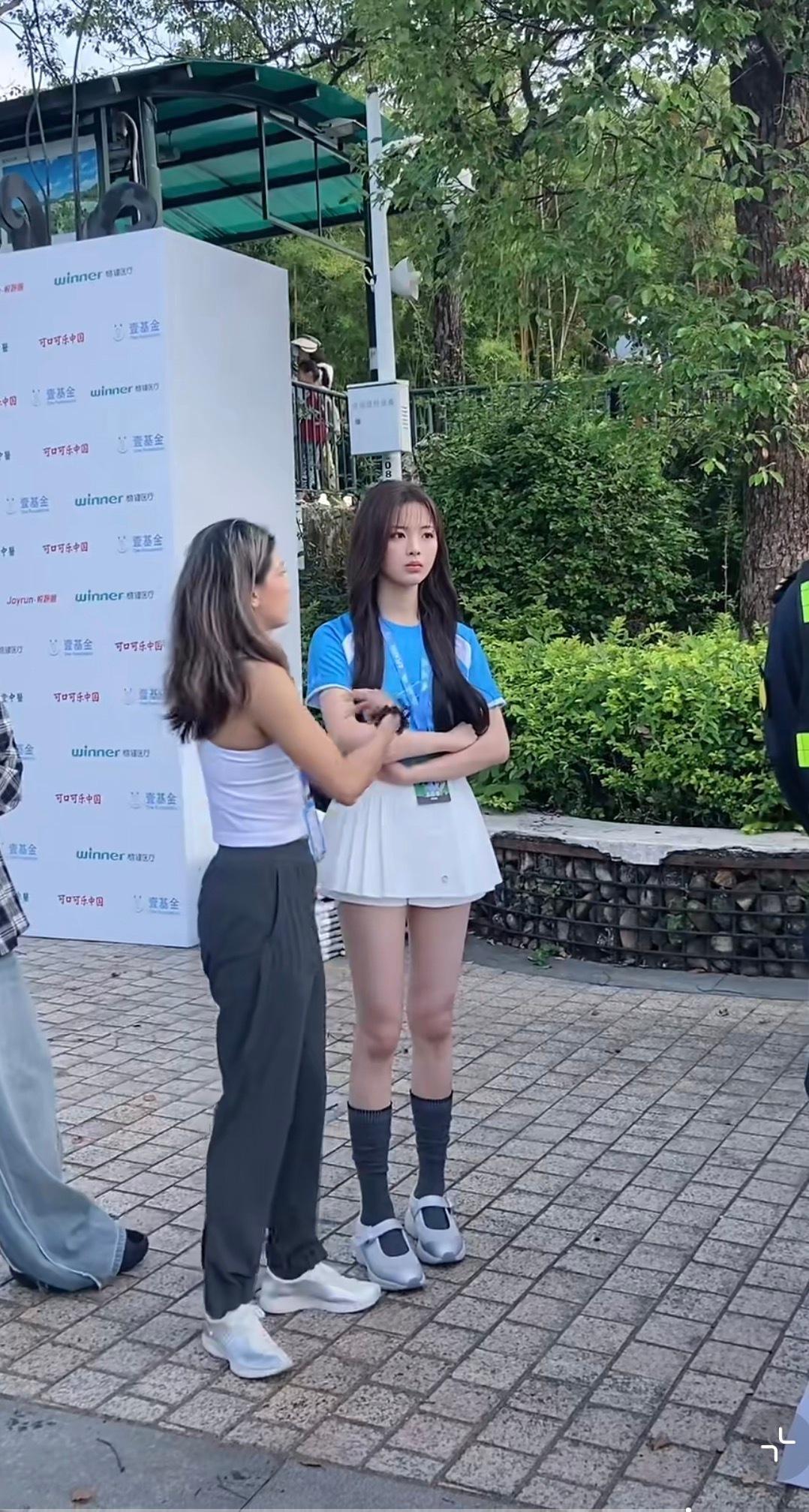 量一下杨超越这个腿长🦵 