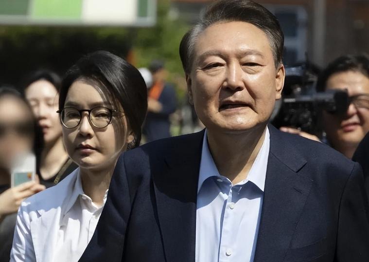 据韩国《韩民族日报》4月3日官方报道，深耕保守阵营四十余年的洪准杓，于4月2日通