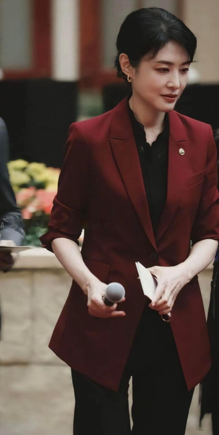 周涛 女领导说要带你回家助理姐姐太牛了！周涛问 “跟我走还是？”，女领导说要带你