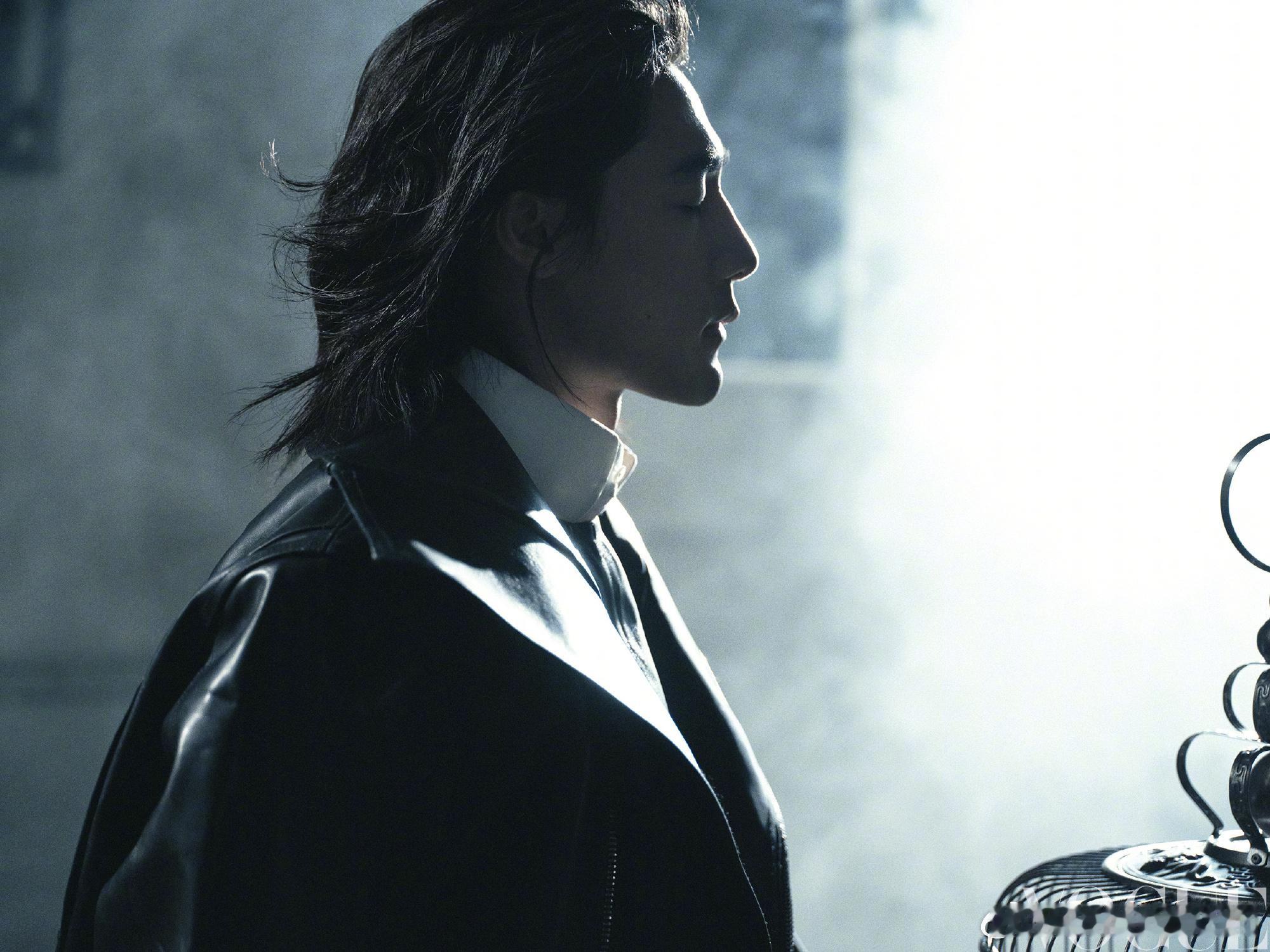 此沙表演江湖VOGUE大片从《镖人》到时尚大片，此沙真的越看越有魅力！硬朗五官配