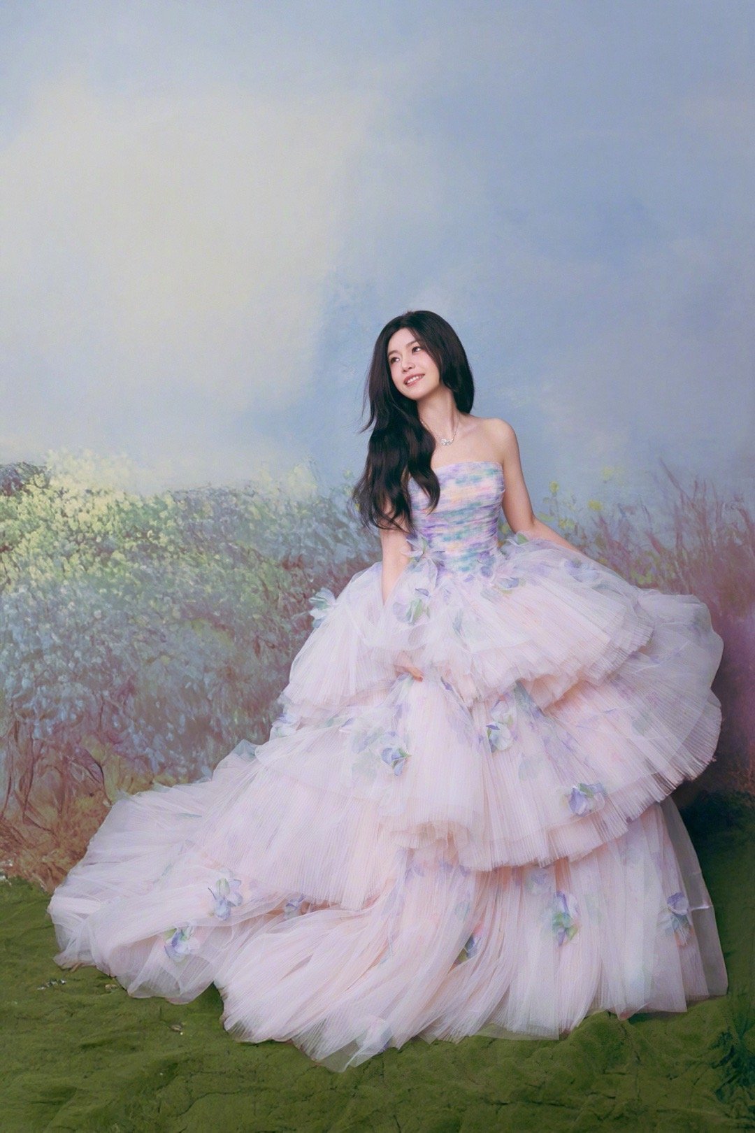 陈妍希带着小狗来了，完全是花仙子来的！🧚🏻♀️腾讯视频星光大赏红毯直播腾讯视