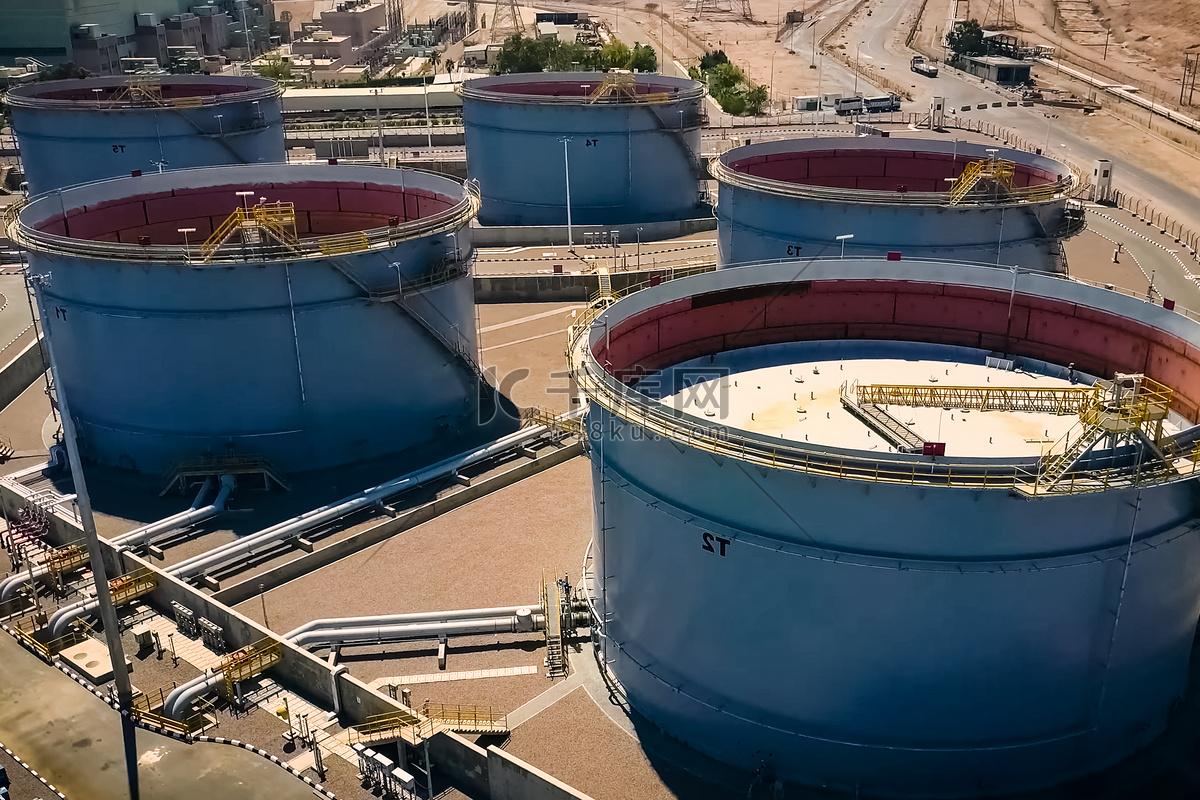 中国似乎在为一场灾难性的中东石油战争长期默默做准备，而今天，所有那些准备都像战士