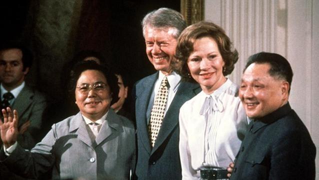 1979年南北受敌，邓小平一句话竟把百万苏军钉死？这步暗棋太绝了！

你敢信吗？