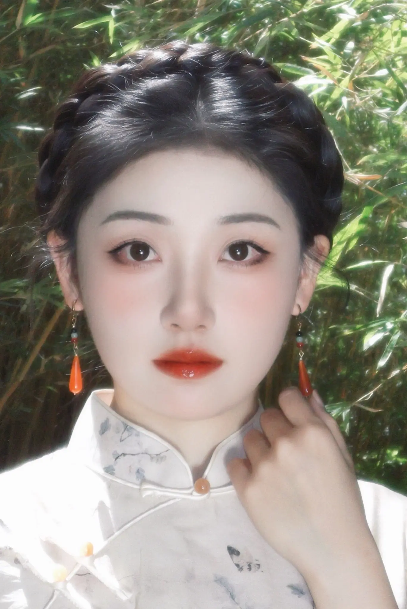 韶华长在，明年依旧，相与笑春风。