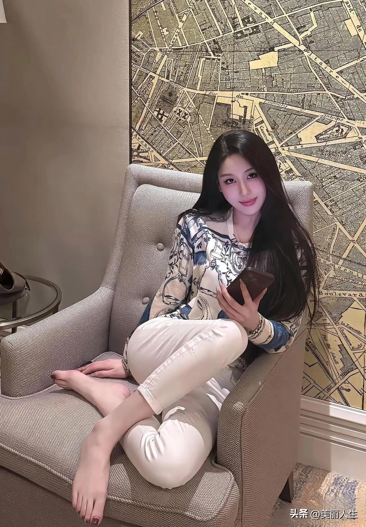 山与竹，菜好吃，装修调调喜欢。
​推荐菜：酸鱼汤、四角豆炒皮蛋、子姜手撕鸡要告诉