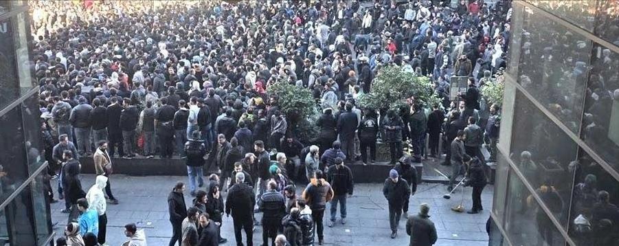 关于伊朗骚乱的几个事实

伊朗本轮骚乱的导火索，是里亚尔汇率的断崖式下跌，这并非