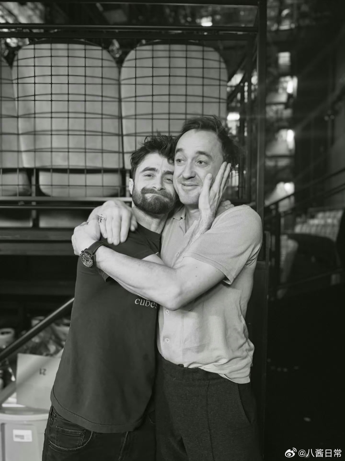 哈利波特和马尔福在《哈利波特与被诅咒的孩子》百老汇后台重聚拥抱 