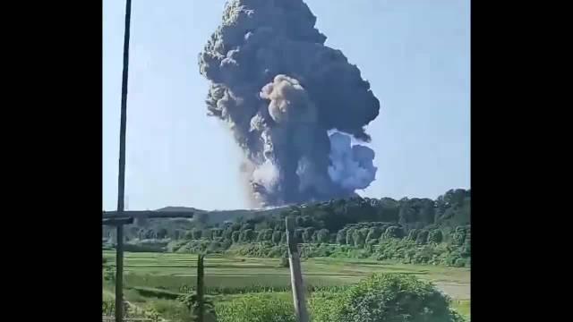 农村的风景照有吗，可以分享一下吗这个算不算农村的风景图片大家评评理嘛？[笑哭]