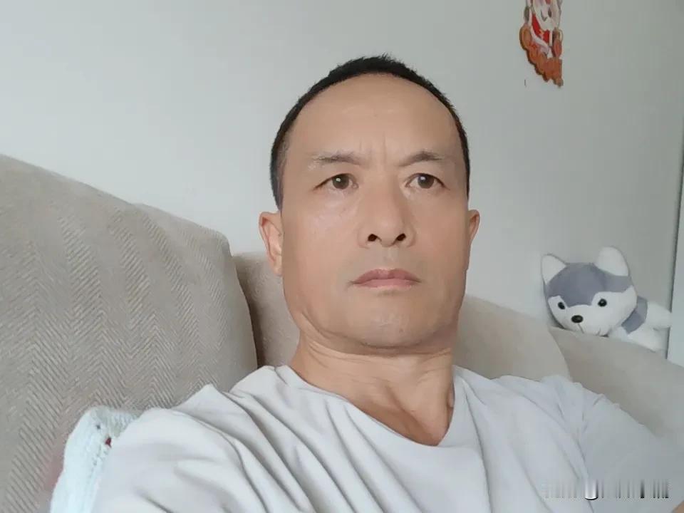 不管住嘴，不从源头上控制每天总热量的摄入，再怎么努力也是徒劳的。
2026年7月