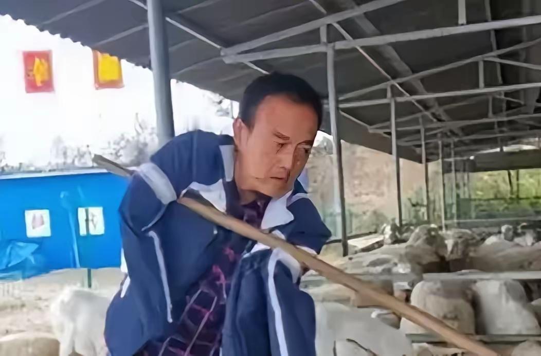 果然事出有因，刘斌的逆袭哪里是运气，分明是豁出命的硬扛！失去双臂被赶出家门，咬着