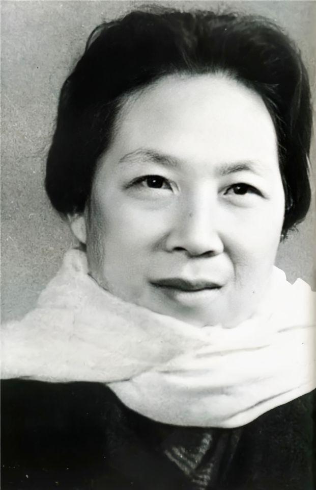 把民歌唱成革命号角的李波：从太行山丫头到人民艺术家
 
李波（1918-1996