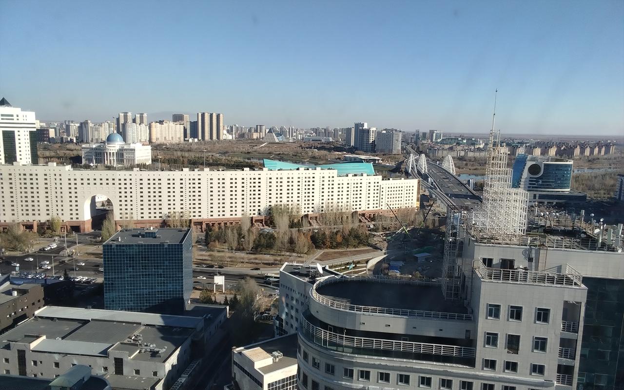 你们手机里有哪些好看的风景照刚拍的，哈萨克斯坦首都阿斯塔纳，左上角圆顶那个好像是