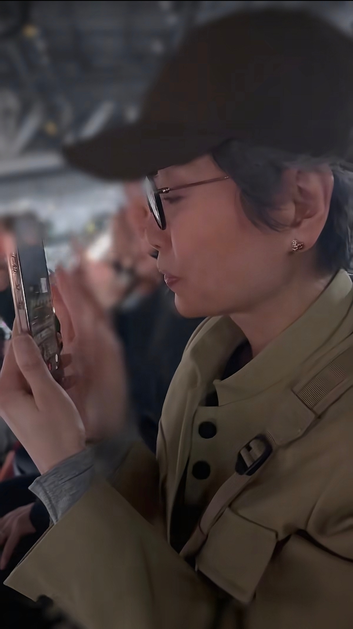 今晚（昨晚）的思思让我梦回五六年前拍抖小视频的时候，一条工作含量为零的演唱会记录