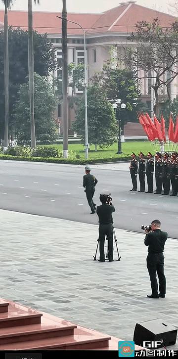 越南仪仗队
上肢动作是正步，下肢动作是齐步

动作模仿了又小改了一下，精气神方面