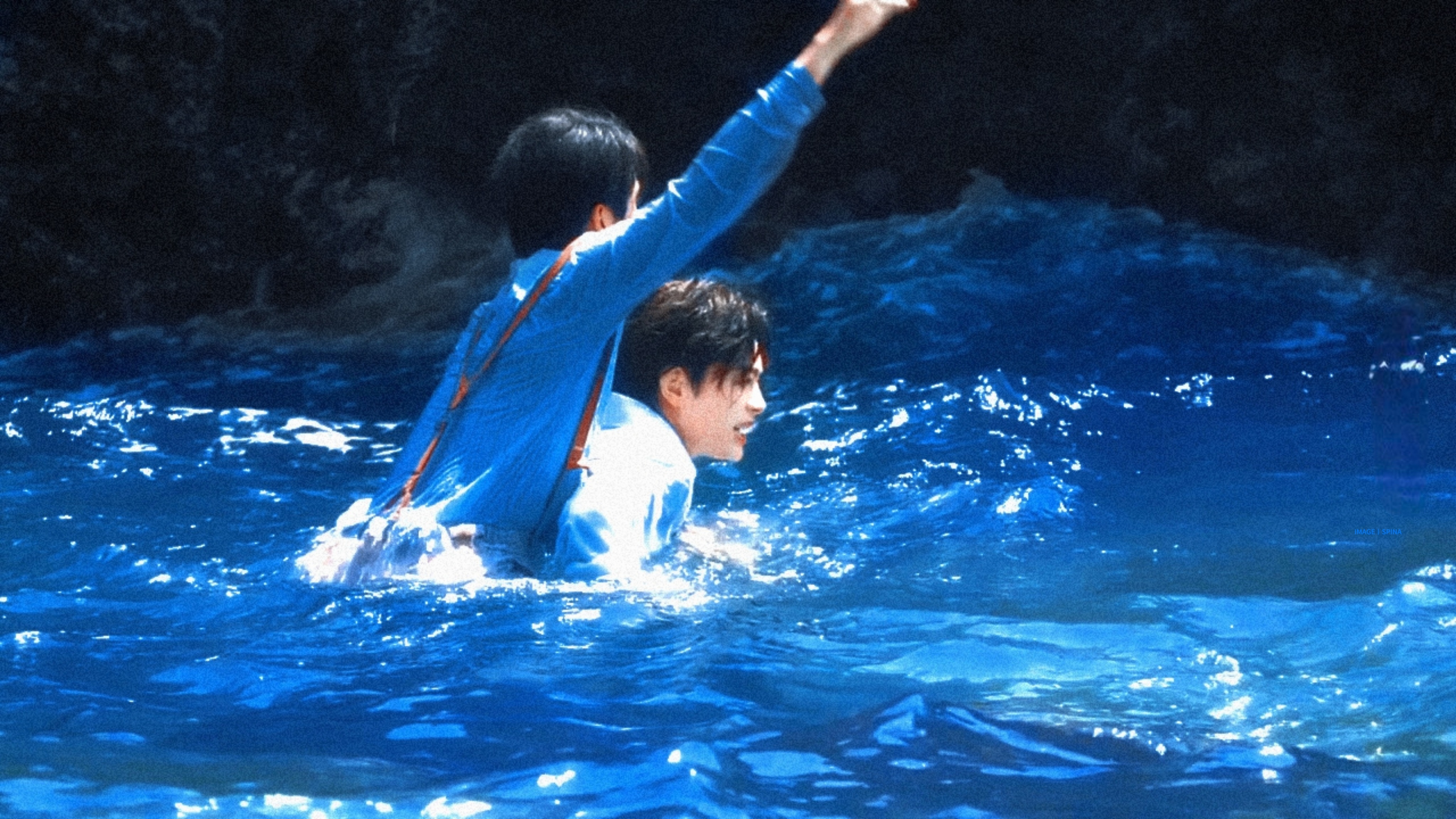 一直游到海水变蓝 