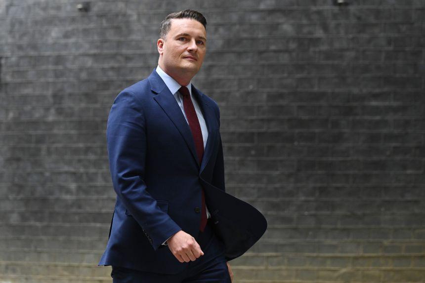 【斯塔默的主要挑战者辞去英国卫生大臣职务：对首相的领导失去信心】

英国卫生大臣