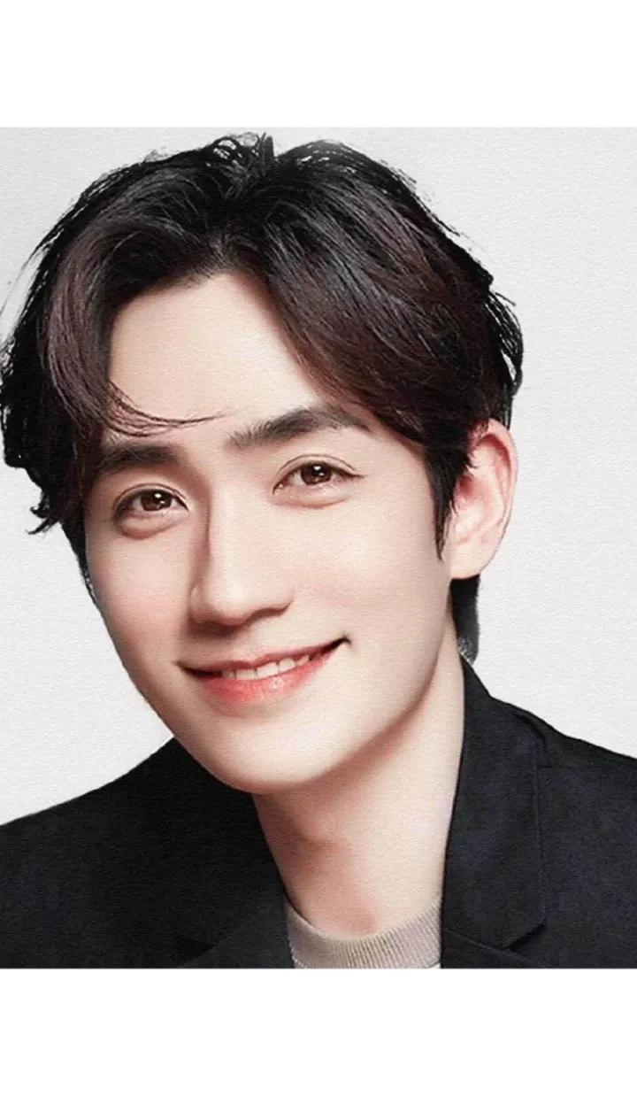 朱一龙：抢手背后的谨慎抉择
 
朱一龙在演艺界如今是炙手可热，收到的剧本都是上乘