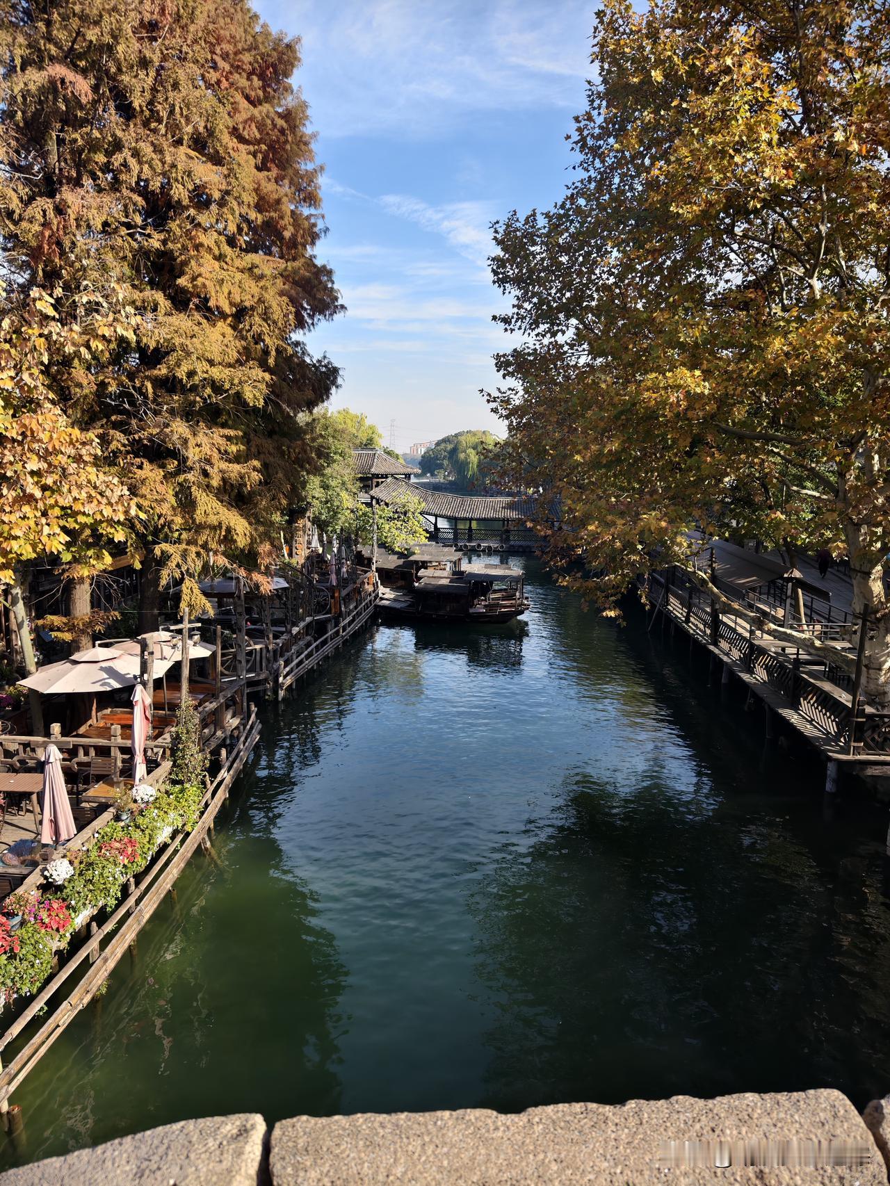 在这个信息爆炸的时代，网上的声音太多太杂，很容易让迷茫的人迷失方向。就像有人想创