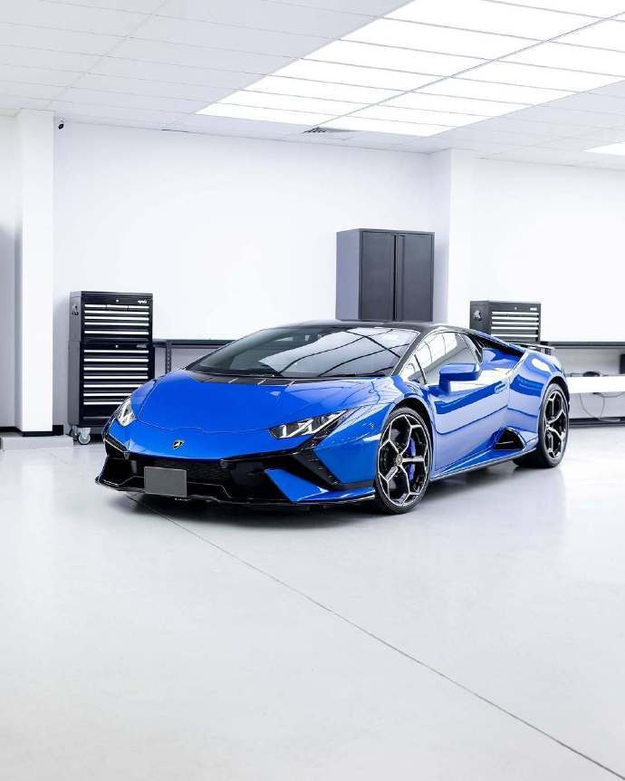 🌟 兰博基尼Huracán Tecnica，蓝色绝美🚗 动感设计，优雅线条?