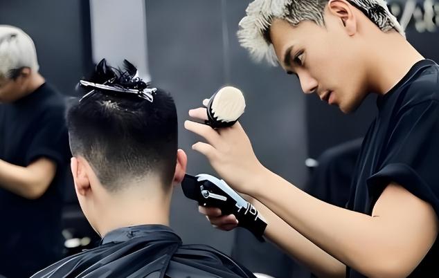 全国理发店陷入倒闭潮，并非缺顾客，而是自己把自己搞垮了！

很多店把剪头发做成了