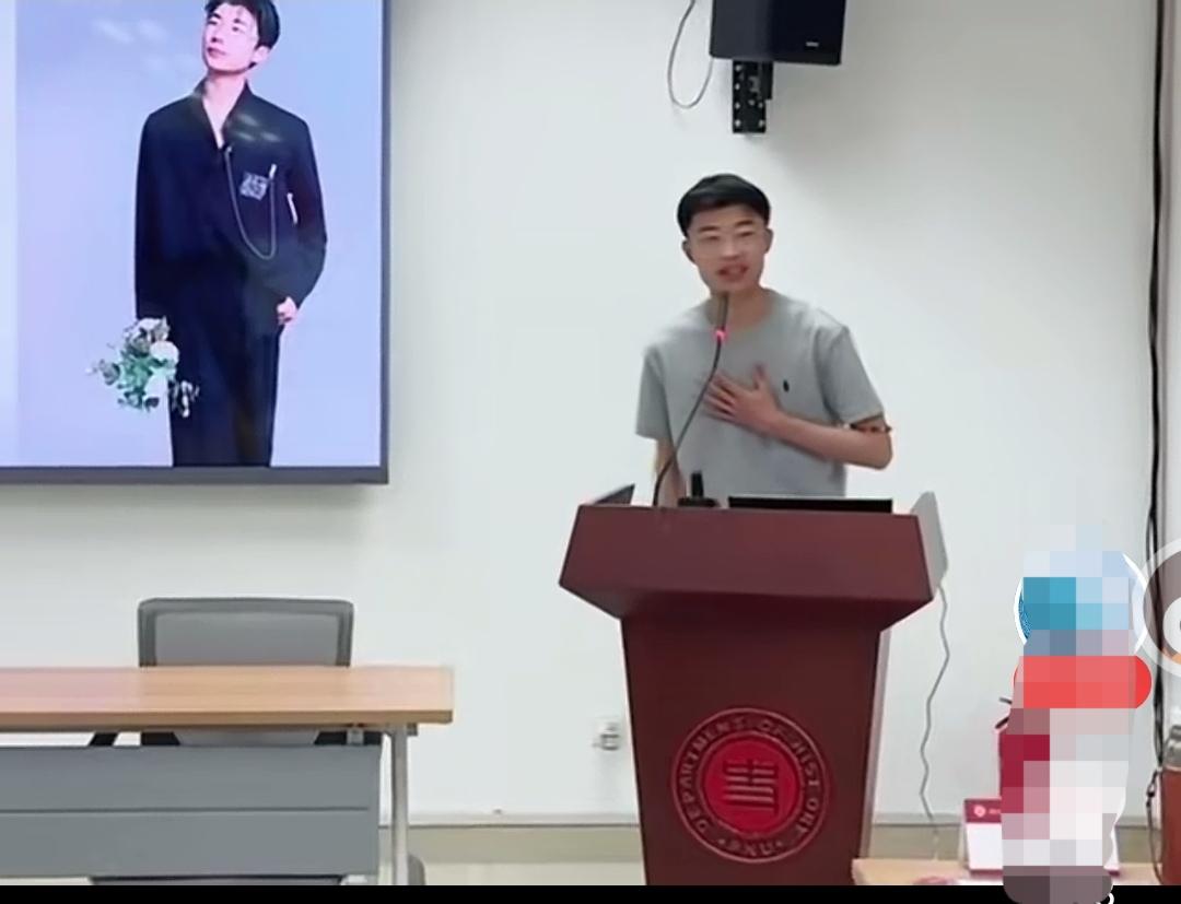 网红郭有才，高调展示到北大上学，被网友吐槽。对不对？
    郭有才是个勤奋、努