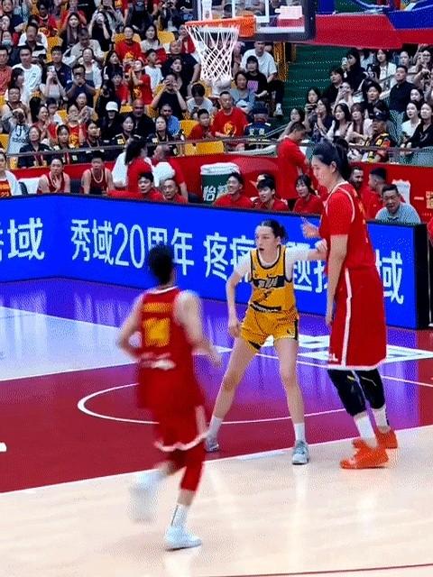 真的不在乎身上再挂一个了。

上一场热身赛张子宇直接把波黑内线打崩了，第二场对面