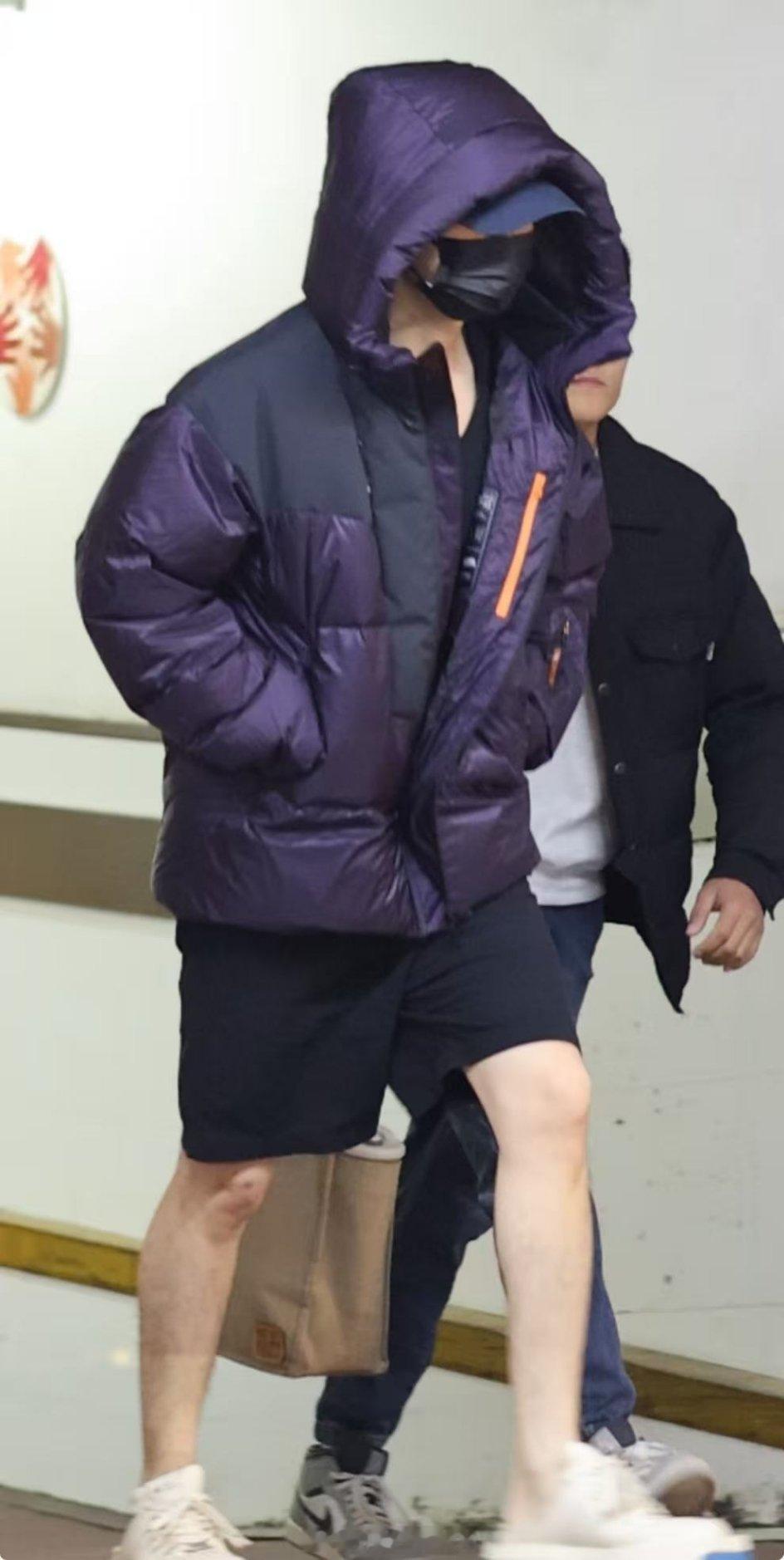 雪中飞：哥，热也穿一下吧，我们也需要带个货。。。给我们端个水吧 ​​​