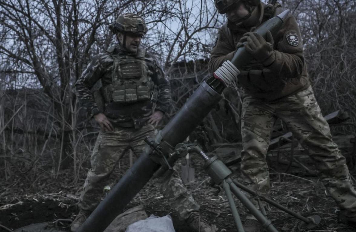 【俄军在红军城加速行动，罕见动用了装甲车】

10月13日，乌军第68独立猎人旅