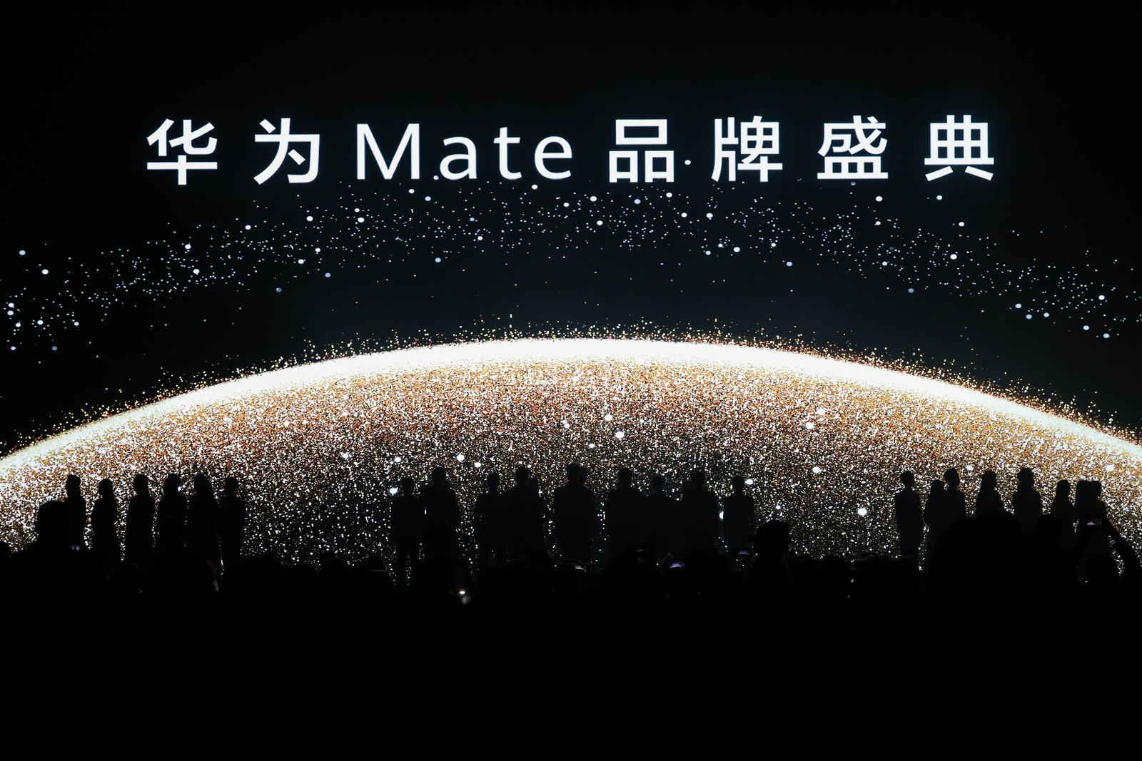 华为Mate品牌盛典才刚介绍几大创新亮点就已经让人眼花缭乱了，金丝银锦全新配色、