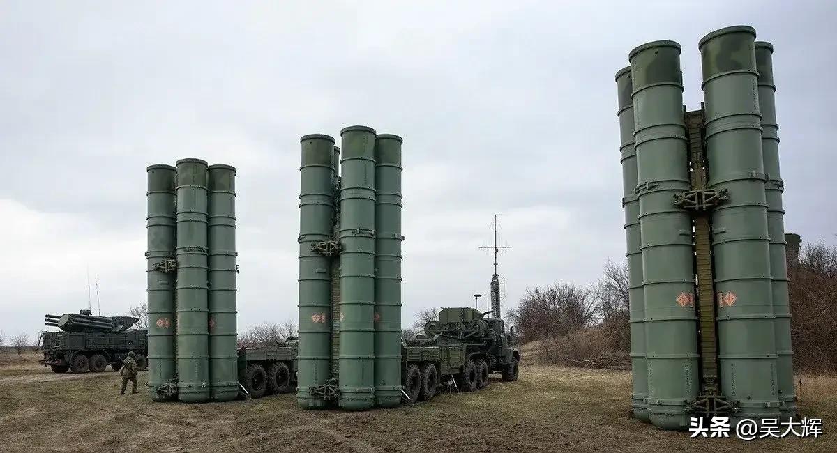 又是乌斯季-卢加油港

俄罗斯列宁格勒州州长亚历山大·德罗兹登科称，该州上空动用