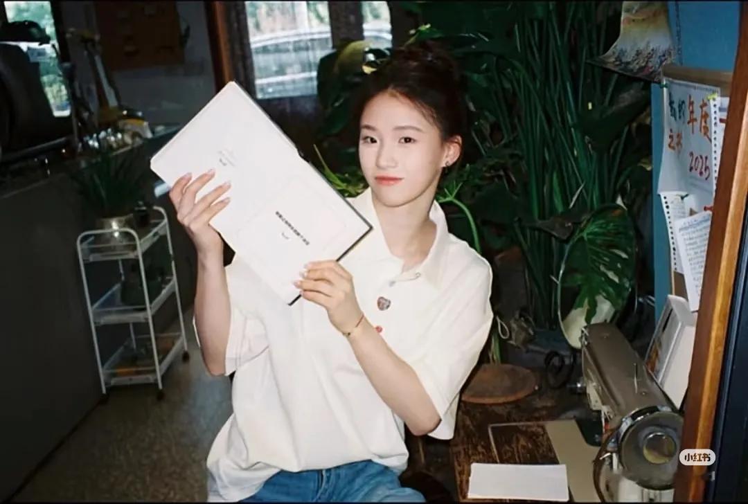 当全红婵缺席世锦赛的消息传开时，最煎熬的或许是陈芋汐。没人比她更清楚，赛场边那些