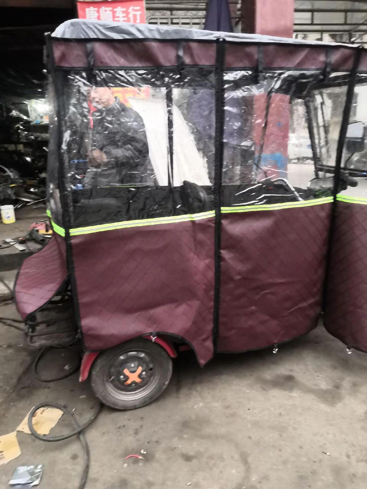 冬天来了，雨棚可能要好一些，免得冷落的风吹进了车里高空作业日常