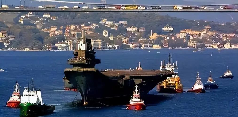 2001年希腊帮助我国运回“瓦良格号”，八年后在希腊遭遇债务危机时，我国立马出手