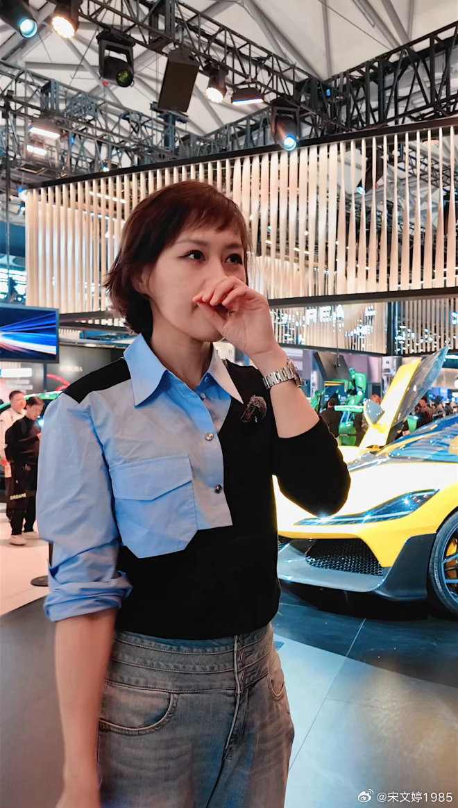 猜我身后黄色什么车？（人生无常，想送礼物以后随时提问最先答对的，盲盒走起）汽场全