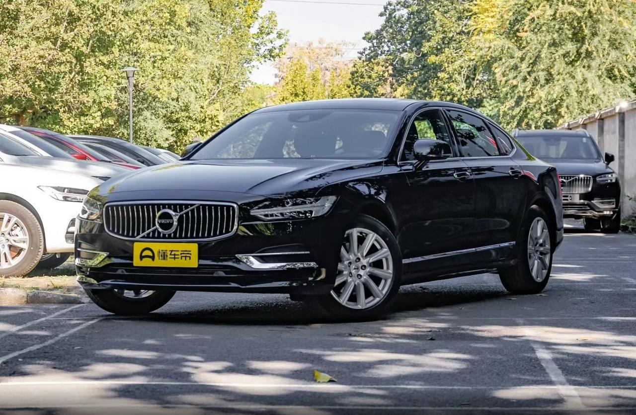 作为二线豪华里“安全即豪华”的代表，沃尔沃S90在二手车市场一直很吃香——空间大