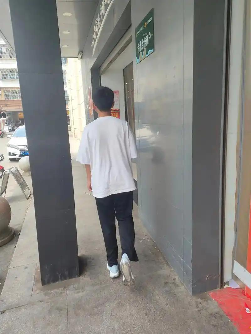 快被我儿子这身高给愁死了！我身高186，我老婆170！再加上爷爷奶奶那也都是18