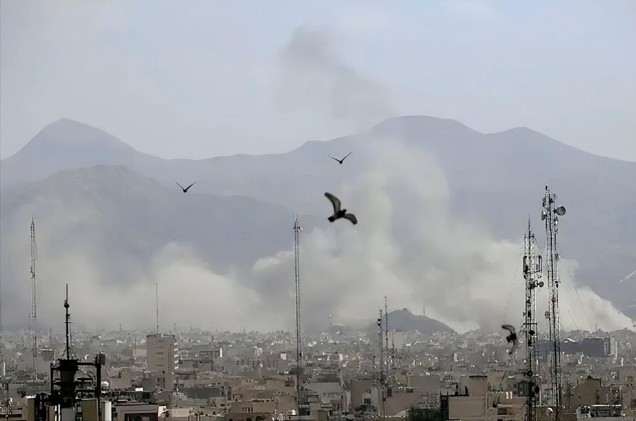 伊朗这波操作，把美以的算盘彻底打烂，也让我们弄明白伊朗简单粗暴的打法了。
 
美