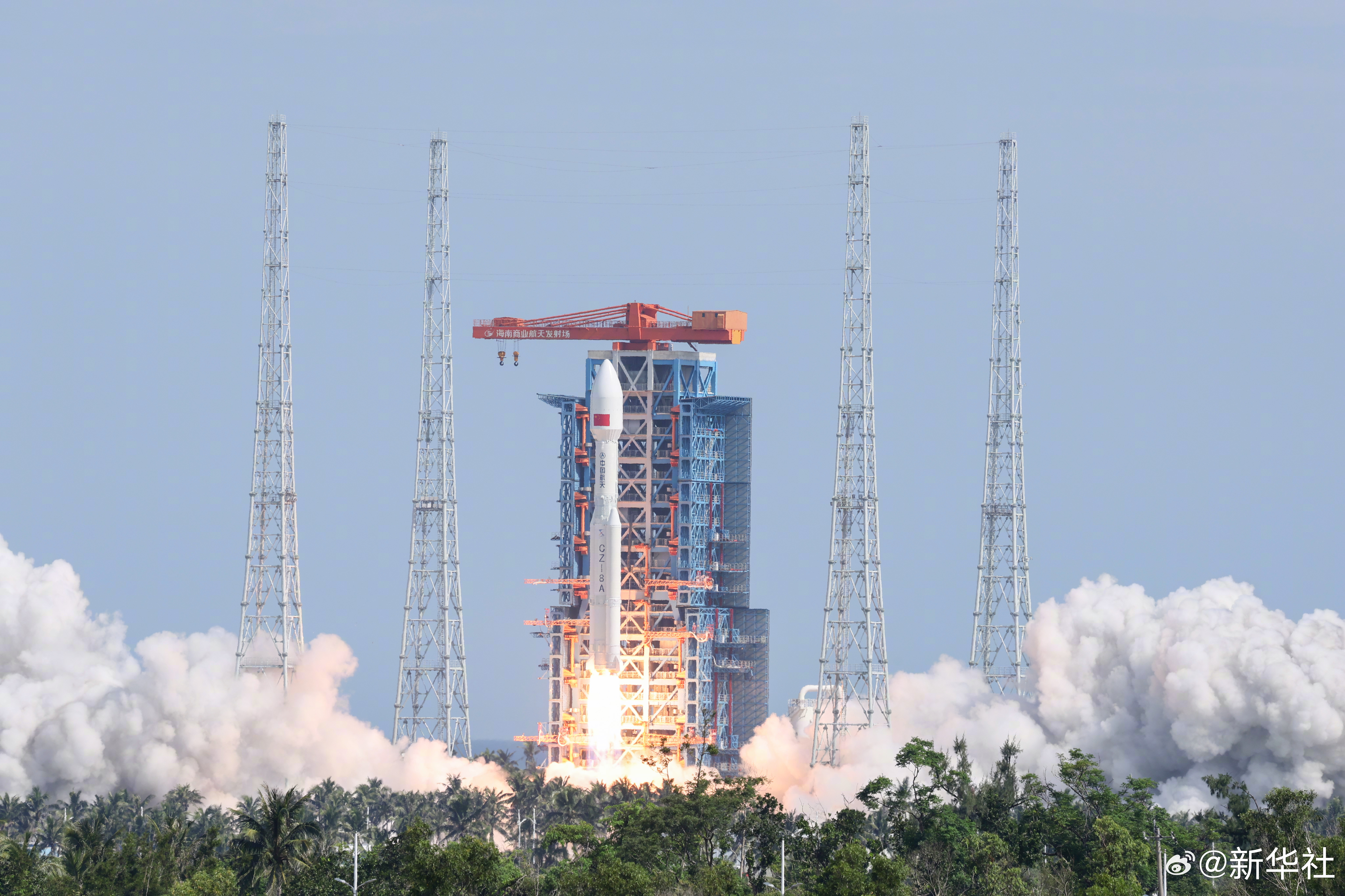 #我国卫星互联网低轨卫星发射升空#【我国成功发射卫星互联网低轨卫星】新华社海南文